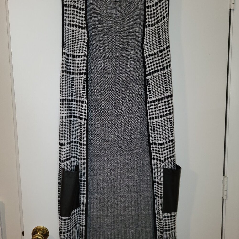 COMO BLACK - Black/White Long Sleeveless Cardigan w/Faux Leather Trim, Size L